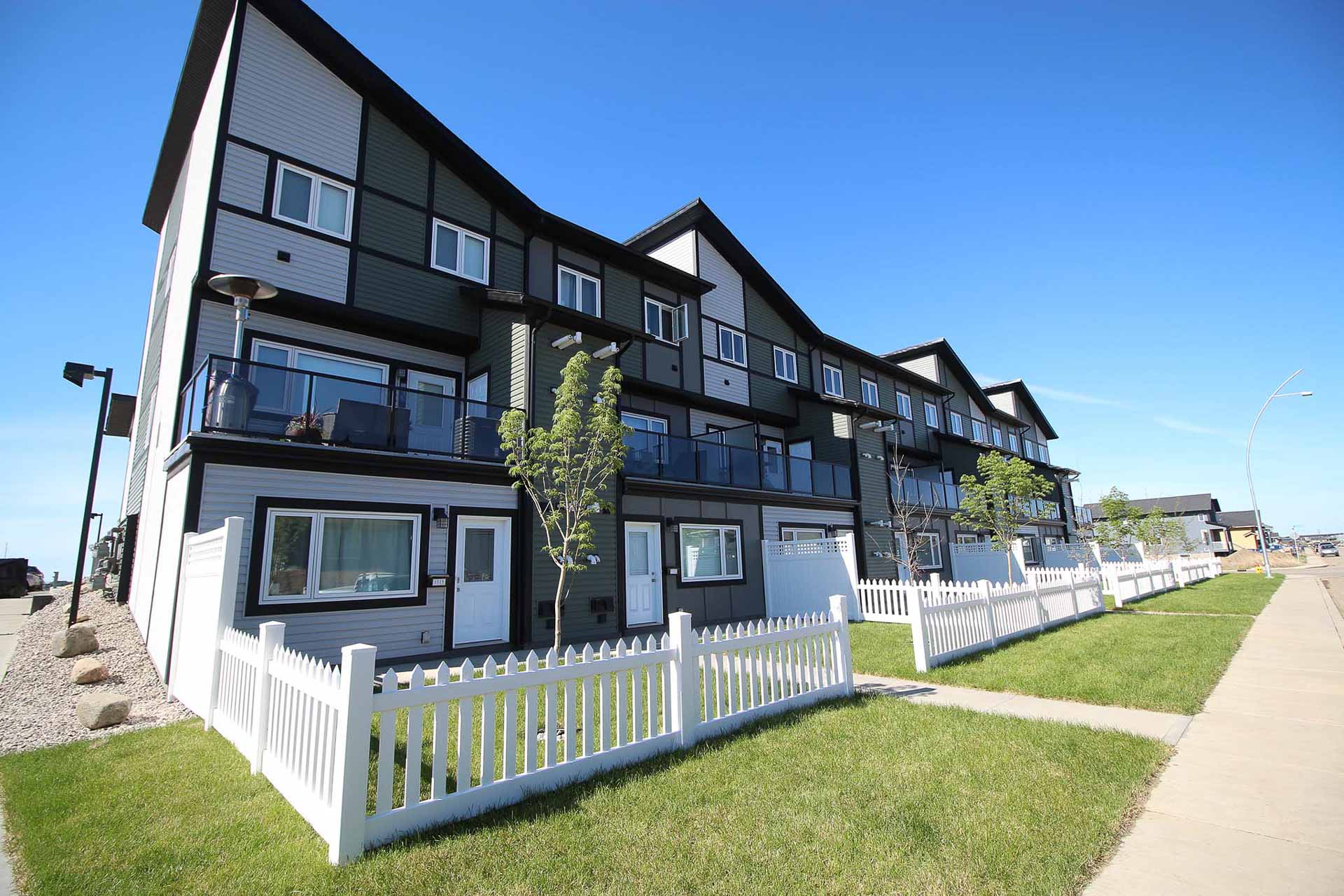 Plainsview Townhomes Rent in Rosewood Park, Regina